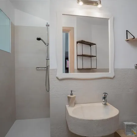 The Square Depandance Bed & Breakfast Cannigione