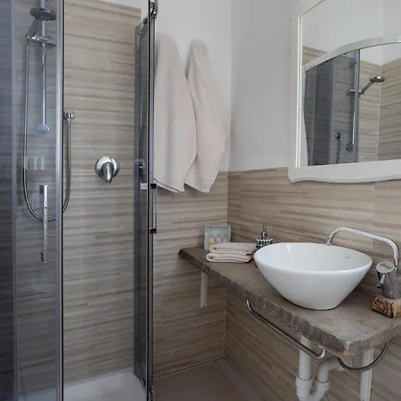 The Square Depandance Bed & Breakfast Cannigione