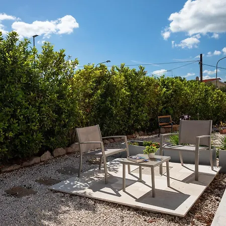 The Square Depandance Couette-café Cannigione